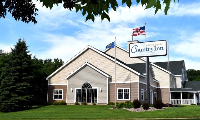 River Falls Hotel | Country Inn River Falls