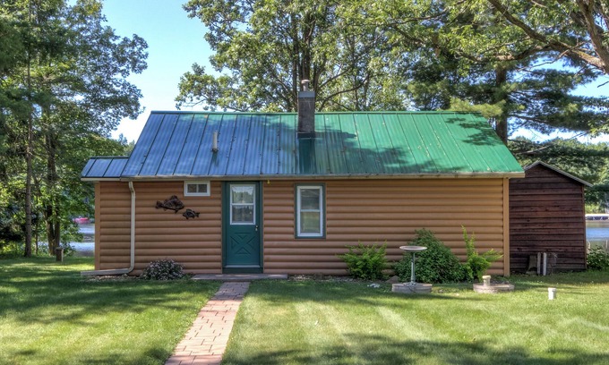 Holcombe Cottage | Cozy 2-Bedroom Lake Holcombe Cottage
