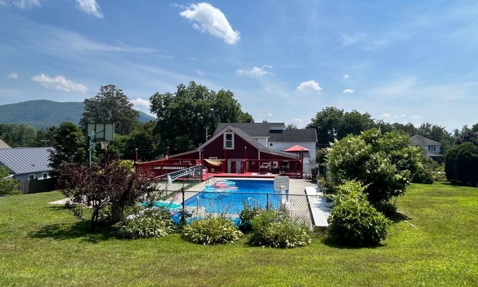 East Haven  Rutland County Cabin | Cozy Cabin, Mountain Views, Hot Tub, Pool, Basketball Court, Fire Pit in Rutland
