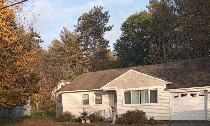 Cambridge House | Cozy Cottage Close to Town.
