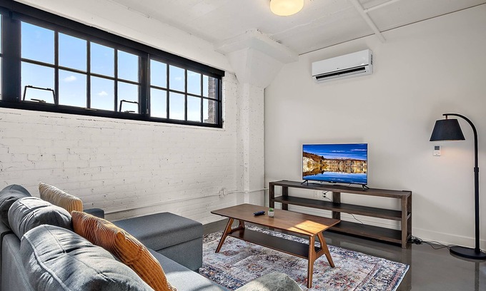 Warehouse District Apartment | CozySuites NLG - Modern 1BR condo 03
