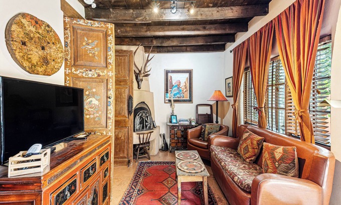 Downtown Santa Fe House | Desert Sky- Sweet Retreat, Across from the Santa Fe River in The Rail Yard District