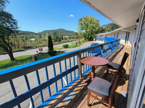 Lee Cabin | Econo Lodge Lee - Great Barrington