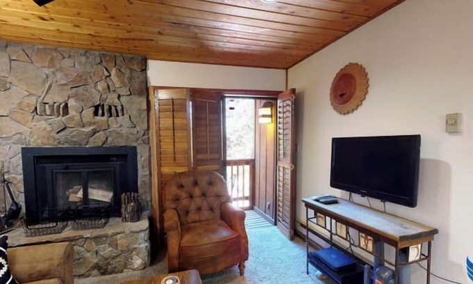 Angel Fire Condo | Fireplace | WiFi | Close to Lifts | Windchimes 213