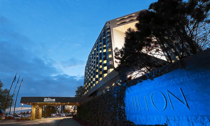 South Loop Hotel | Hilton Minneapolis-St. Paul Airport