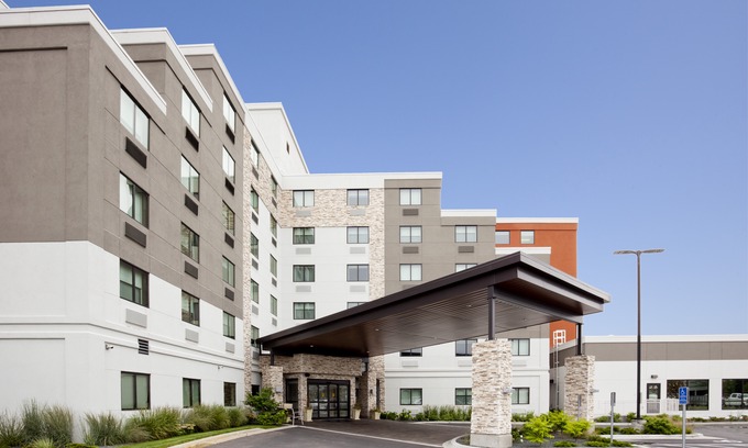 Roseville Hotel | Holiday Inn Express Roseville-St. Paul, an Ihg Hotel