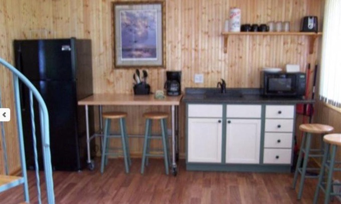 Poynette House | Hookers Resort Cabin Home 3