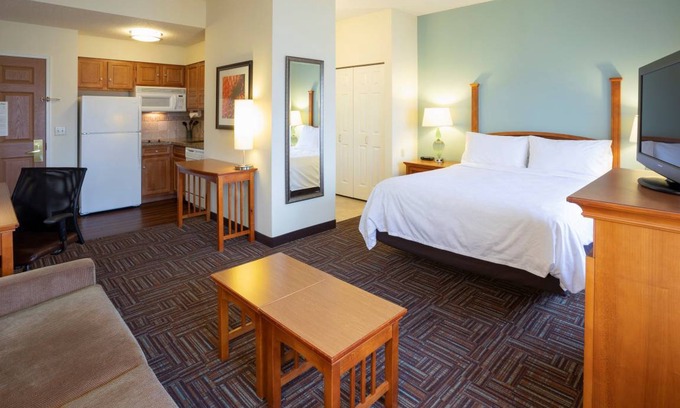 West Bloomington Hotel | Hotel ∙ 1 bedroom ∙ 4 guests