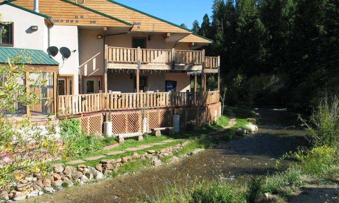 Red River Hotel | Hotel ∙ 127 guests
