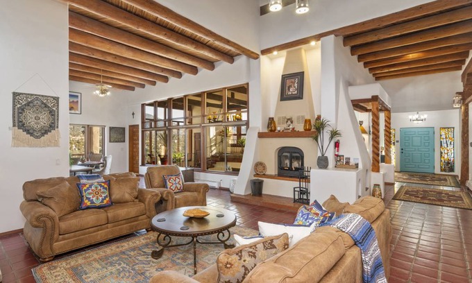 Canoncito House | House ∙ 3 bedrooms ∙ 10 guests