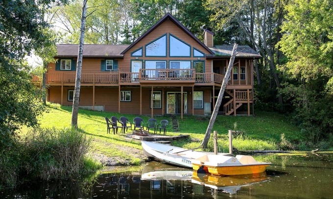 Tomah House | House ∙ 3 bedrooms ∙ 12 guests