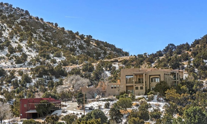 Canoncito House | House ∙ 7 bedrooms ∙ 22 guests