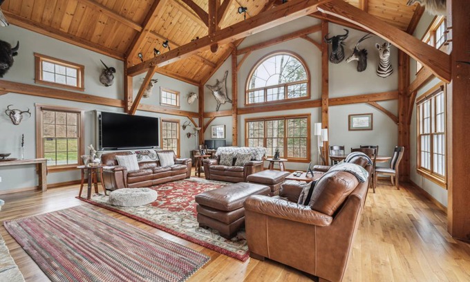West Hartford House | House ∙ 4 bedrooms ∙ 14 guests