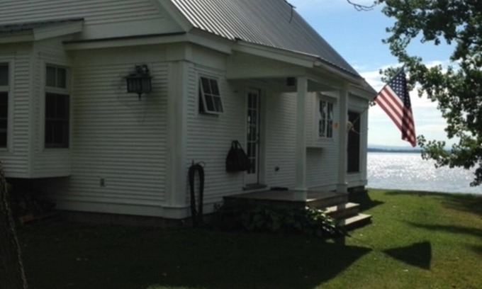 Alburg Cottage | LAKE CHAMPLAIN CONTEMPORARY COTTAGE!