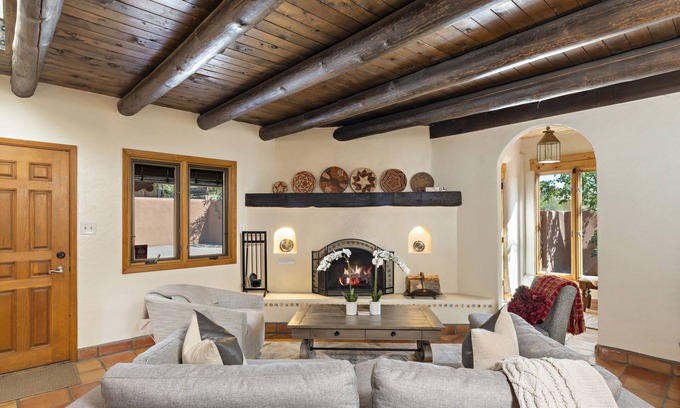 Northeast Santa Fe House | Large Classic Santa Fe Casa with incredible mountain and sunset views!