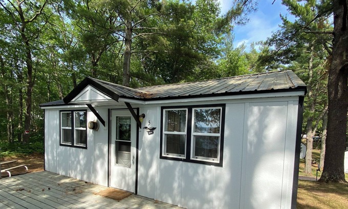 Brill Cabin | Lincolnwood Resort Cabin 5