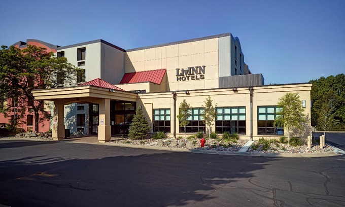 Burnsville Hotel | Livinn Hotel Minneapolis South / Burnsville