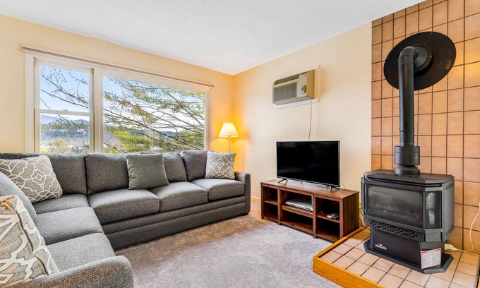 Stowe Area Condo | Lovely mountain home w/shared hot tub & pool, washer/dryer, free WiFi, fireplace