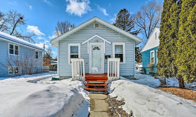 Morris Park House | Minnesota Vacation Rental w/ Smart TV & Sunroom!