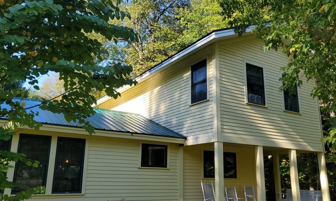 Underhill Center House | Mount Mansfield Cottage Cozy 3 Bedroom near Smugglers Notch
