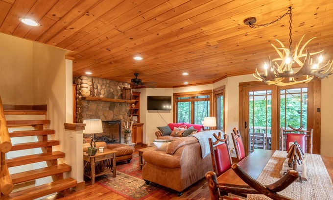 Lake Placid House | Mountain Retreat - walk to Main Street