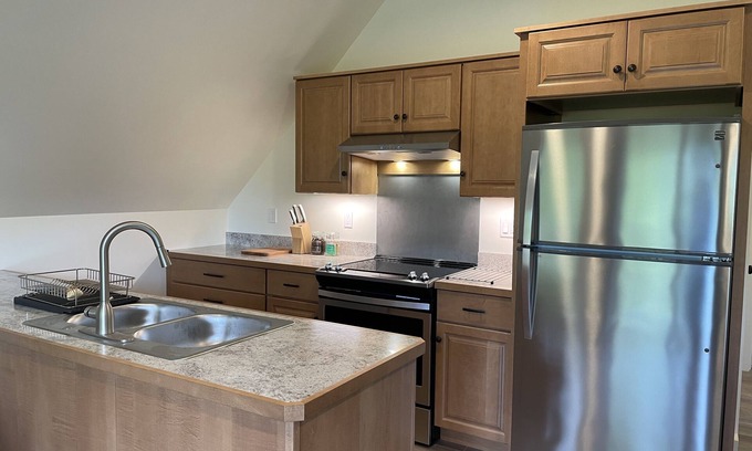 Underhill House | Peaceful 1-bedroom guesthouse with full kitchen in beautiful Vermont