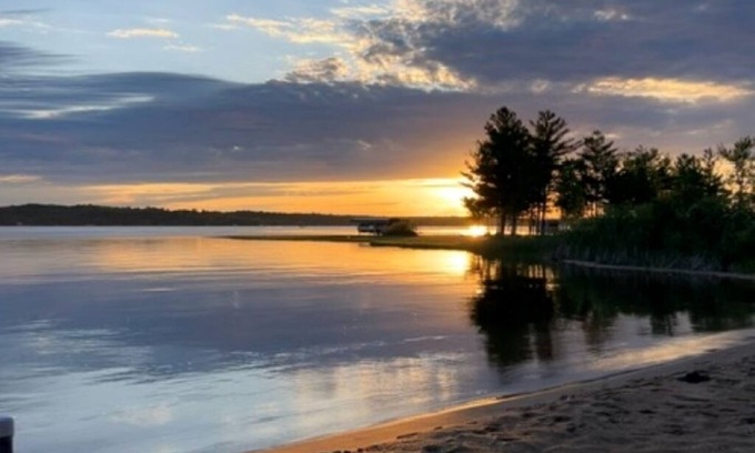 Nisswa Cabin | Pelican Lake, Nisswa Minnesota - Excellent Sand Beach - Sunsets & Sunrises
