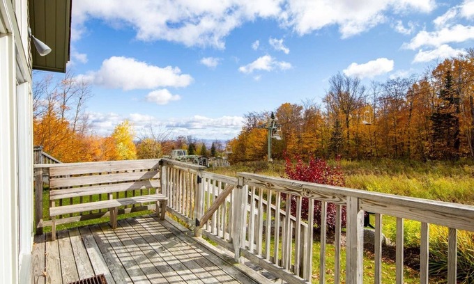 North Troy House | Perfect Location. Ski in Ski out on Village Chair