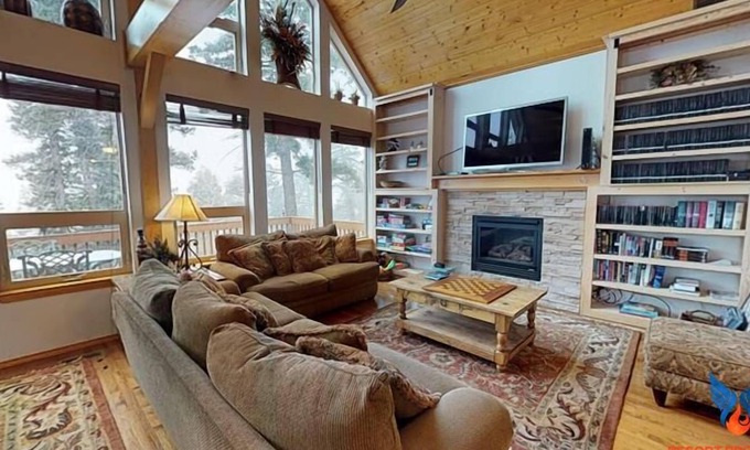 Angel Fire House | Pets | Fireplace | Hot Tub | Air-Conditioning | Royal View