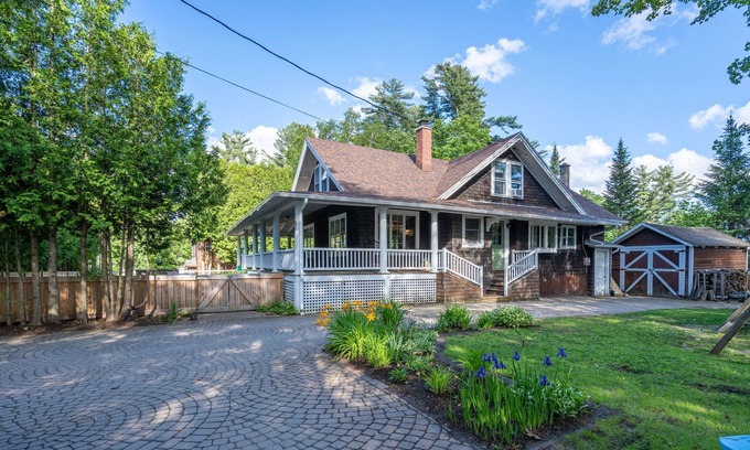 Hillcrest House | Picturesque Home - 2 Minute Walk to Main Street