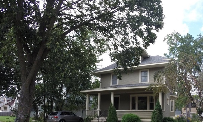 Kutzky Park House | Renovated 1919 Home in central location
