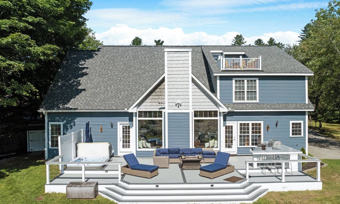 North Woodstock House | ๐กโจ Riverfront Luxury Retreat | โจ๏ธ Hot Tub | ๐ฎ Game Room | ๐พ Pet-Friendly | 5BR