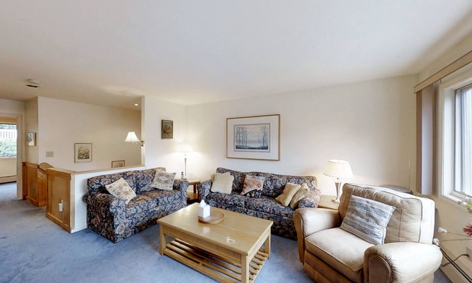 Stowe Area Condo | Ski-adjacent home with hot tub, pool, sauna & gym access