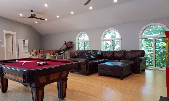 North Woodstock House | Ski + hike White Mt, walk to Brewery and downtown. Close to Loon and Ice Castle.