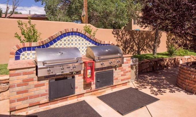 Northeast Santa Fe House | Southwest Getaway! Four Great Units, Kitchen, Near Santa Fe Institute