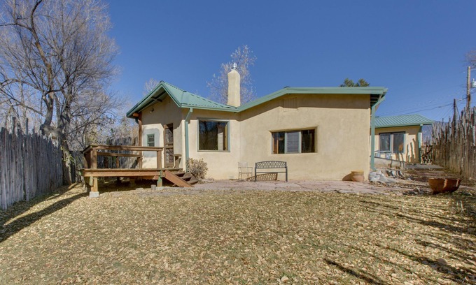 Taos House | Spacious Adobe Home < 1 Mi to Downtown Taos!