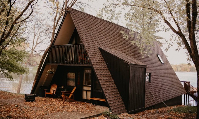 Richmond Cabin | Step Back in Time: Cozy Lakeside Retreat Vintage A-Frame Cabin on Horseshoe Lake