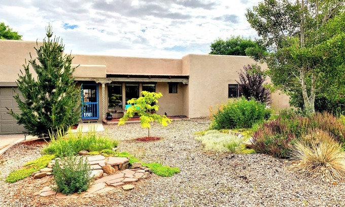 Taos House | Sunny 2 bedroom home with stunning views