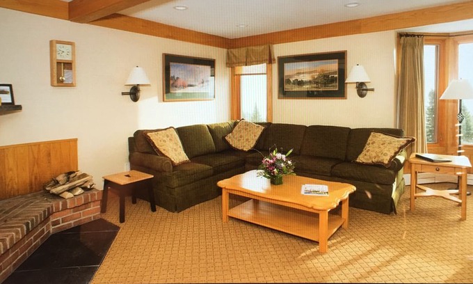 Moscow Apartment | Thanksgiving Ski Week At Von Trapp Lodge In A Guest House