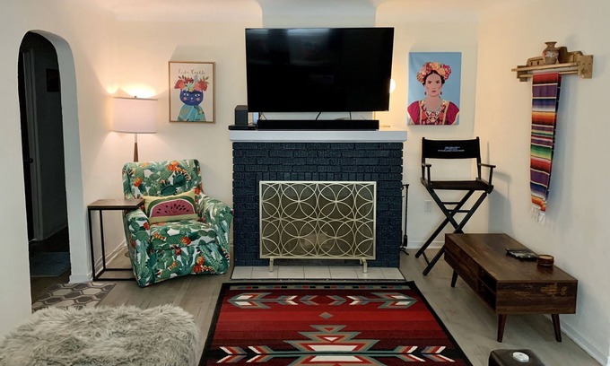 Nob Hill House | The Turquoise Cat Nob Hill 3 bedrooms 2 bathrooms garage private yard Fast WiFi