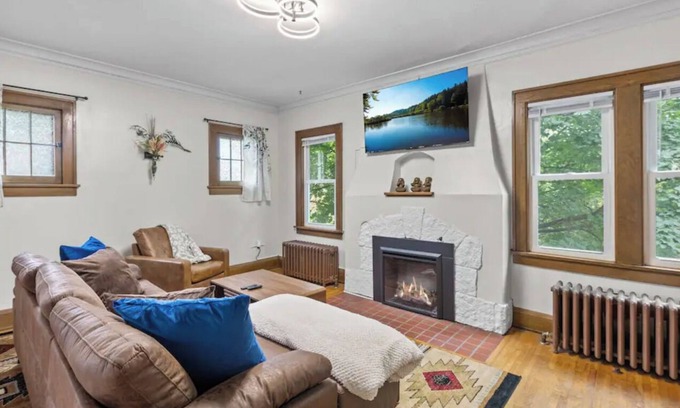 Prospect Park Apartment | University Minneapolis DT - 2 bedroom apartment, petfriendly garage