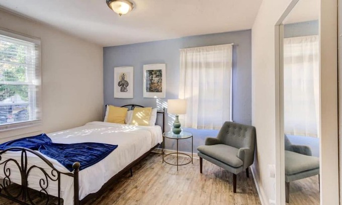 Midtown Apartment | Walk to the Best of Midtown Charming Cottage