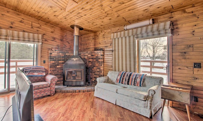 Danbury Cabin | Warm Pet-Friendly Cabin w/ Fire Pit & Balcony
