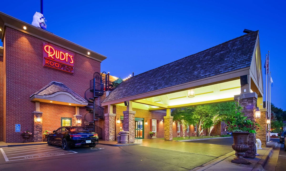 White Bear Lake Hotel | Best Western Plus White Bear Country Inn