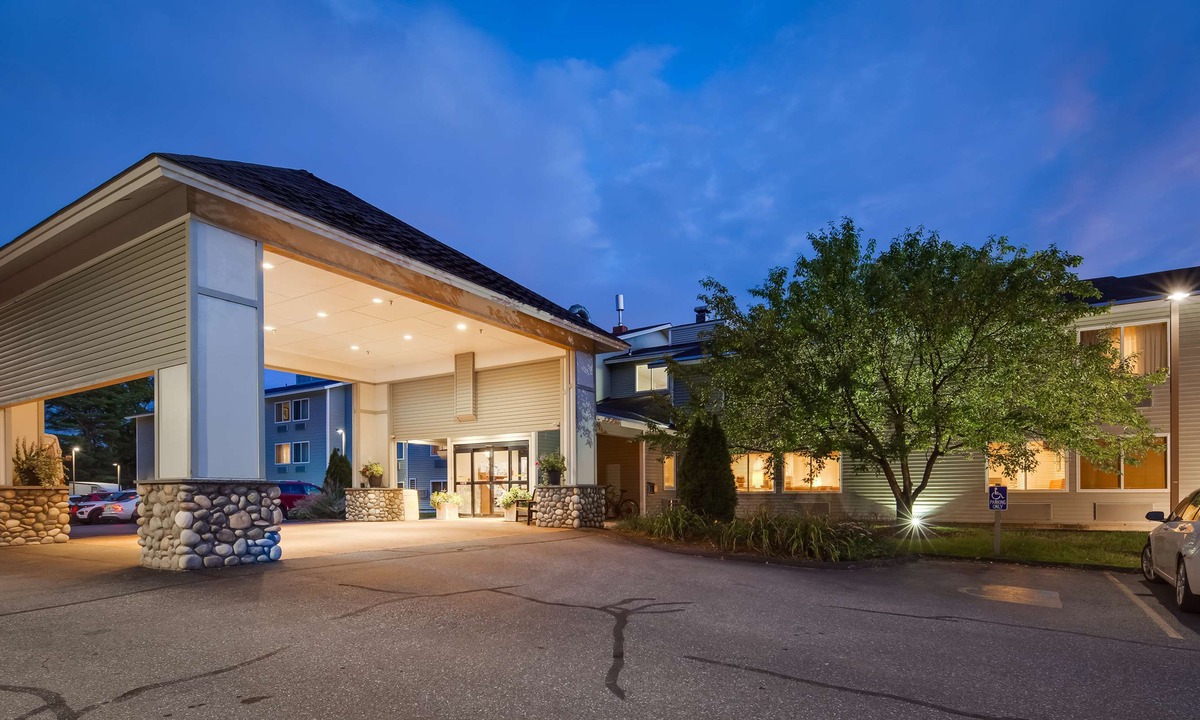 South Burlington Hotel | Best Western Plus Windjammer Inn & Conference Center