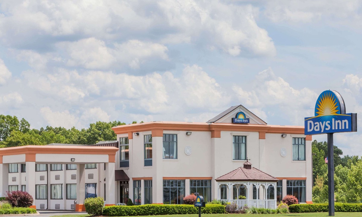 Windsor Locks Hotel | Days Inn by Wyndham Windsor Locks / Bradley Intl Airport