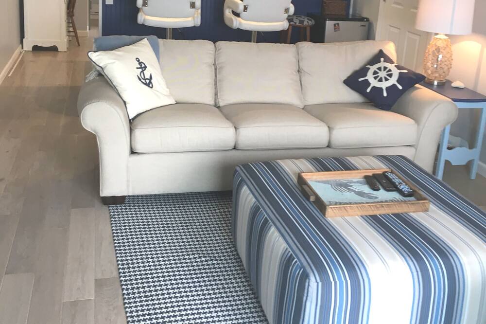 Pittsfield Condo | Spend the summer on a Berkshires Lake - convenient to everything