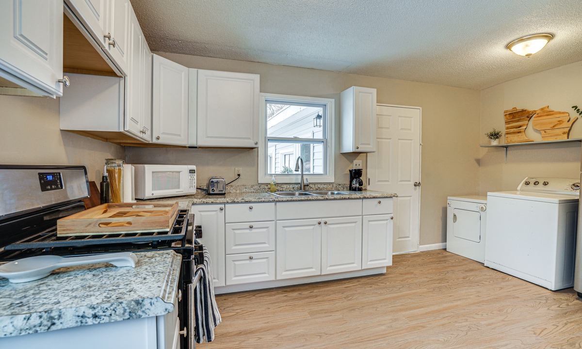 Lakeland House | Charming Lakeland Home: Steps to St Croix River!