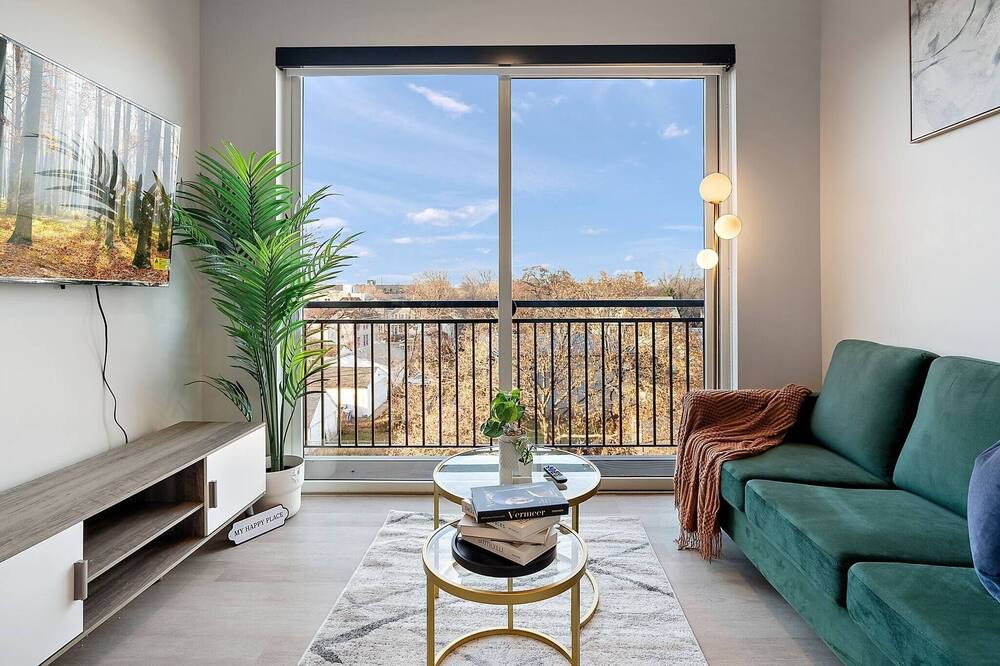 St. Anthony West Apartment | Coze 1BR with Gym & Free Parking By Target Field