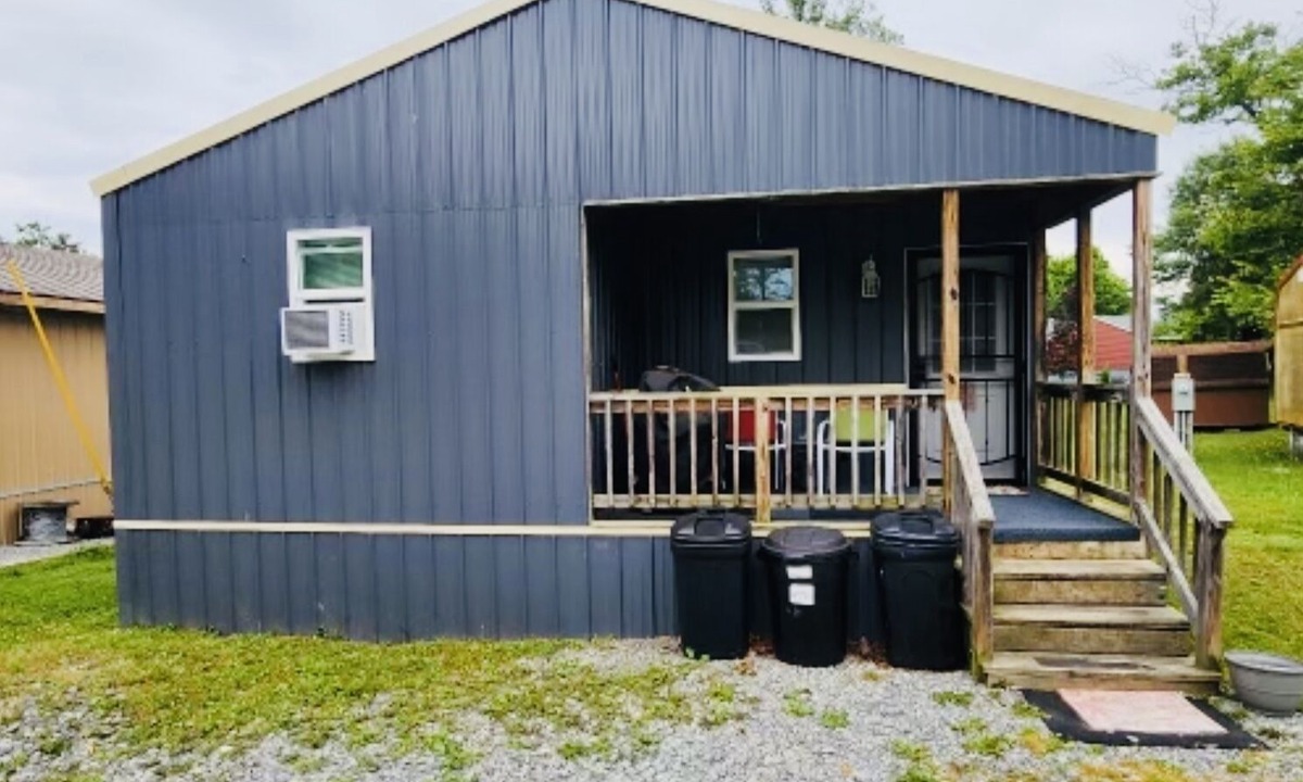 Pipestem Cabin | Cozy Tiny House close to outdoor activities - 3 minutes to Pipestem State Park!